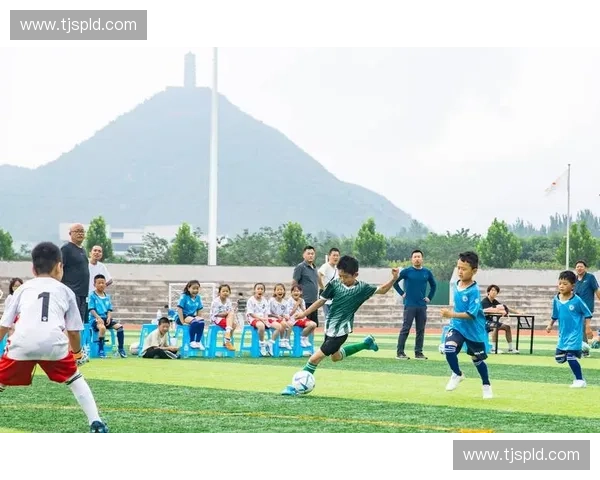 围绕南昌足球比赛探索城市体育活力与球迷激情互动新趋势研究动向