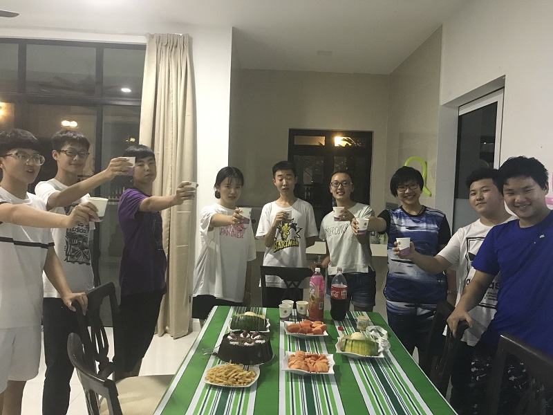 学生动态 | 海外校区华侨学生生日会