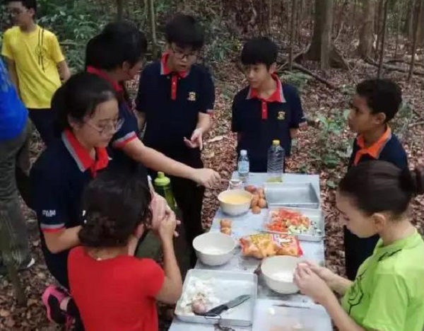 斯普蓝德华侨生户外求生营生活体验